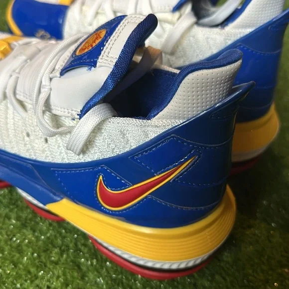 Lebron XVI SB - Grade School Size 6 - New W/Damaged Box